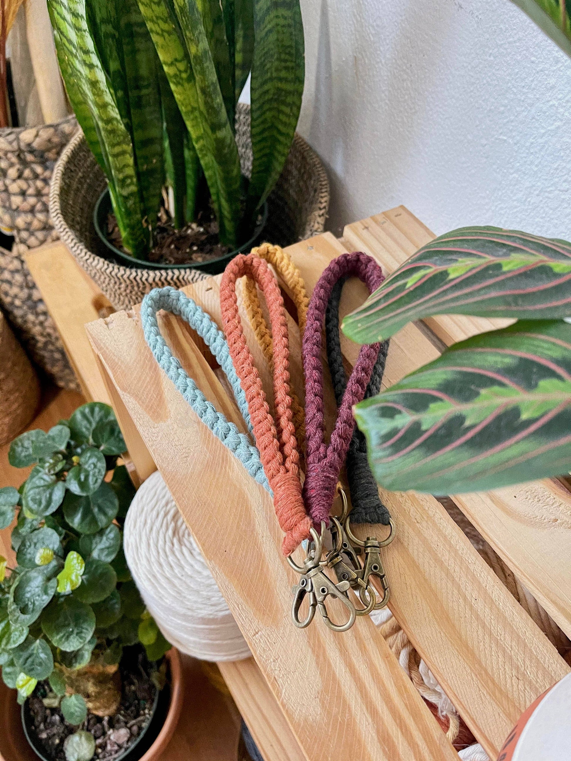 Basic Macrame Wristlet Nori | Fiber Keychain: Nori