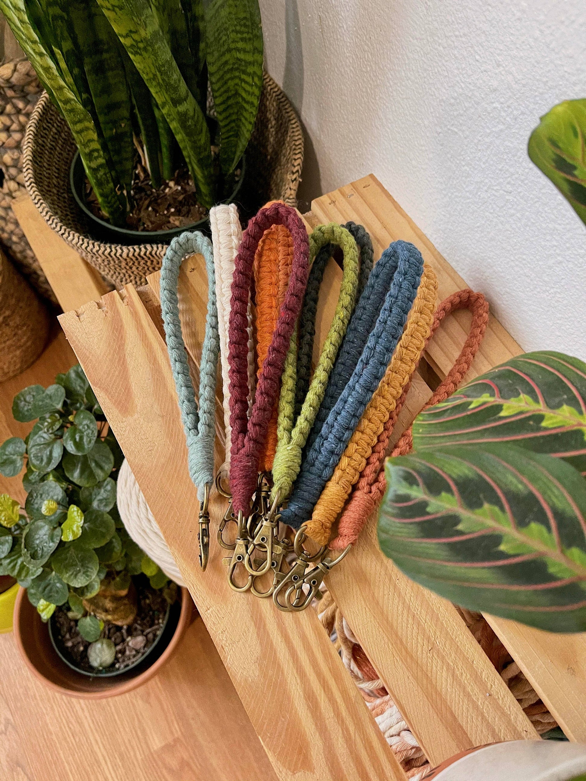 Basic Macrame Wristlet Natural | Fiber Keychain: Natural