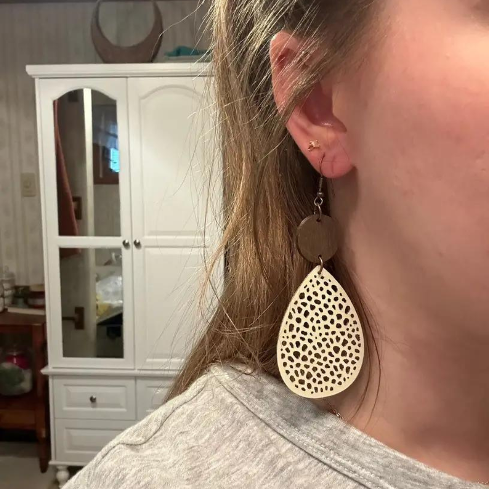 VINTAGE HOLLOW EARRINGS (PAIR): Apricot