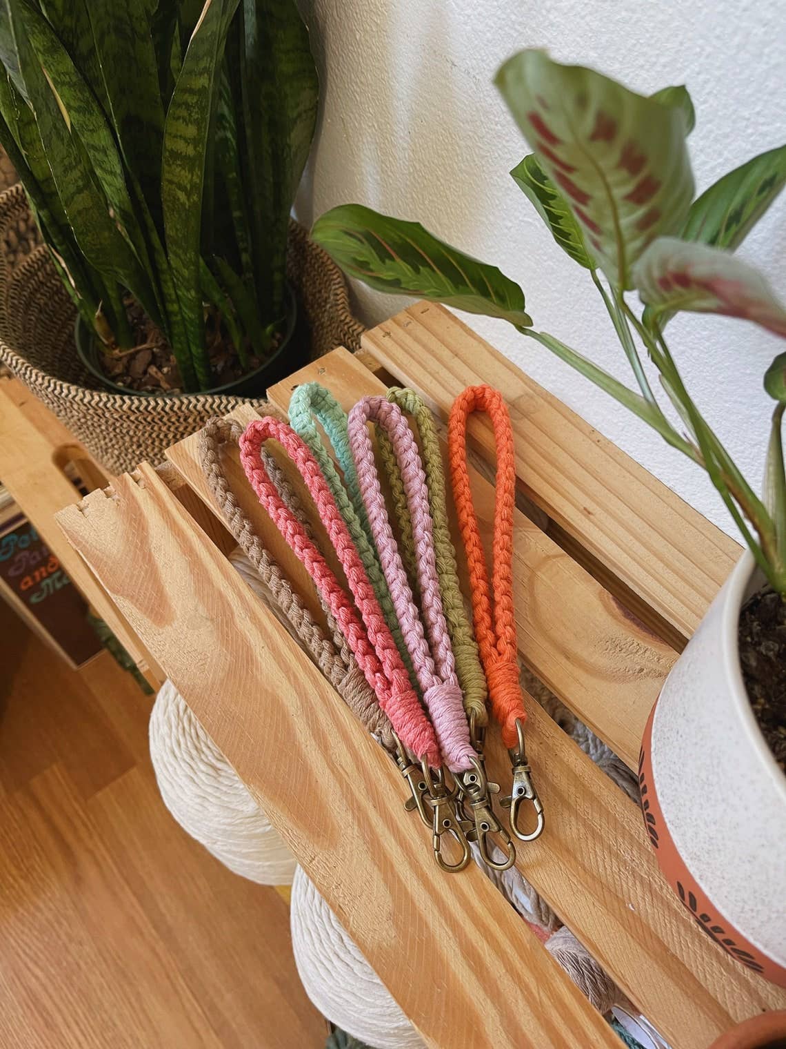 Basic Macrame Wristlet Mocha | Fiber Keychain: Mocha